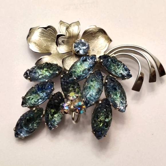 Vintage Iridescent Lava Glass Brooch - Picture 4 of 15